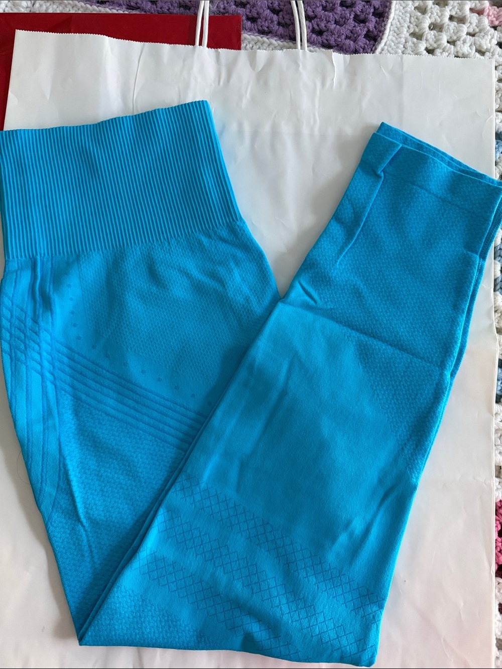 Seamless High-Waist Leggings in Bright Turquoise